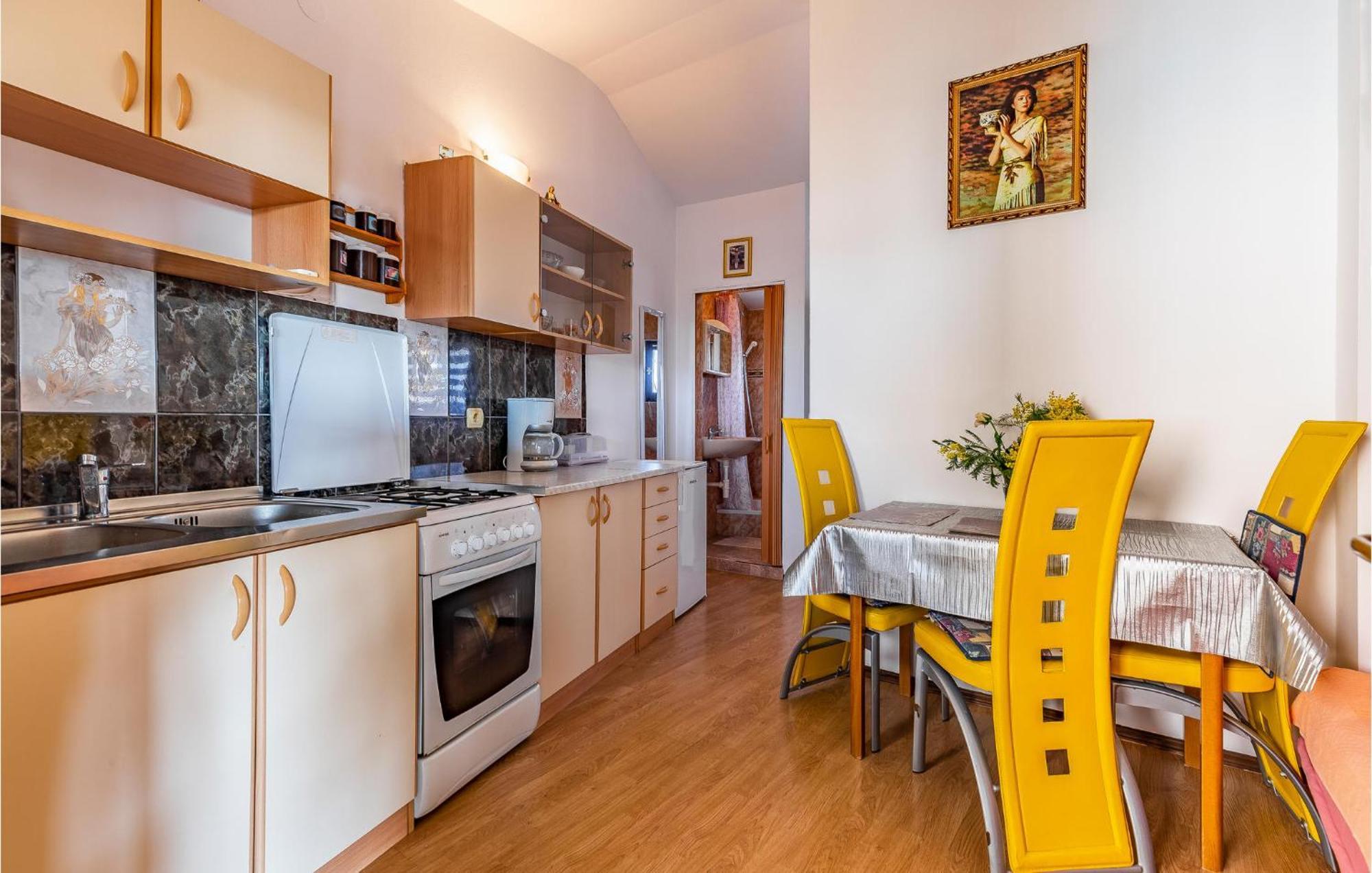 1 Bedroom Awesome Apartment In Лижнян Экстерьер фото