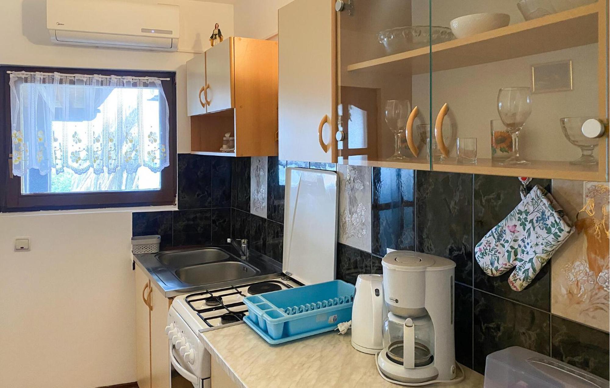 1 Bedroom Awesome Apartment In Лижнян Экстерьер фото