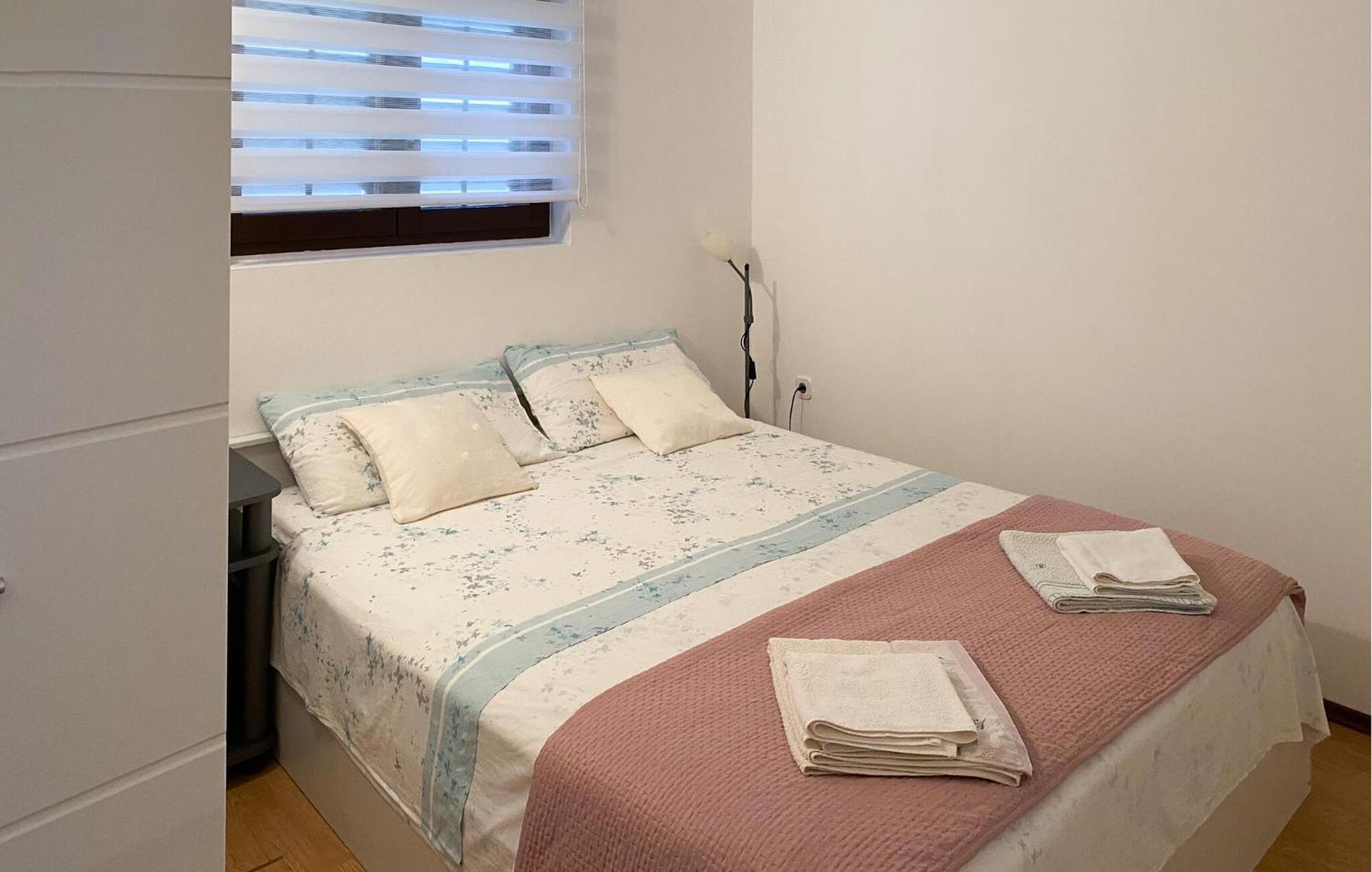 1 Bedroom Awesome Apartment In Лижнян Экстерьер фото